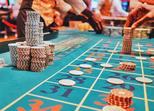 Van loonstrook tot loonstrook leven is net Russische roulette spelen met je financiën