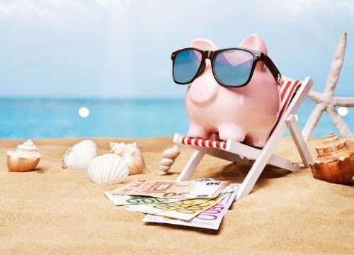 Vakantiegeld: kun je het beter sparen, beleggen of uitgeven?
